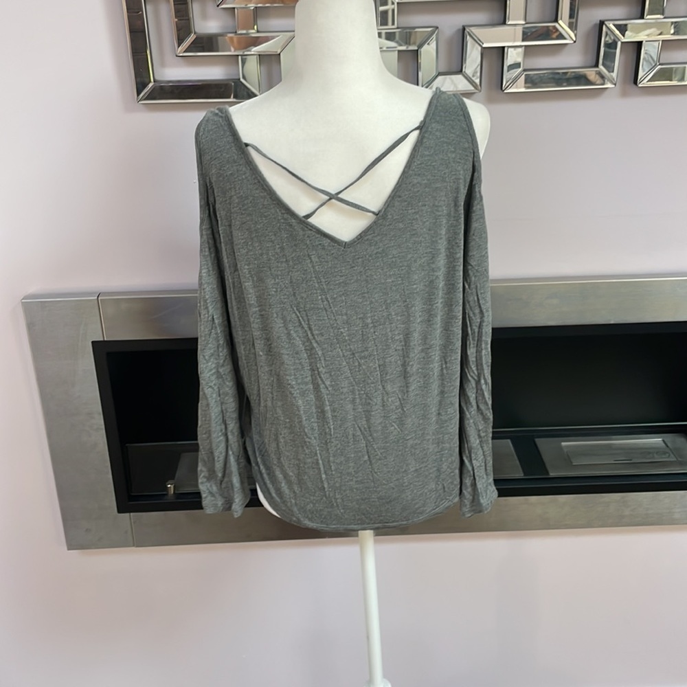 ♡EXPRESS, long sleeve V-neck with shoulder opening size L - Picture 3 of 4